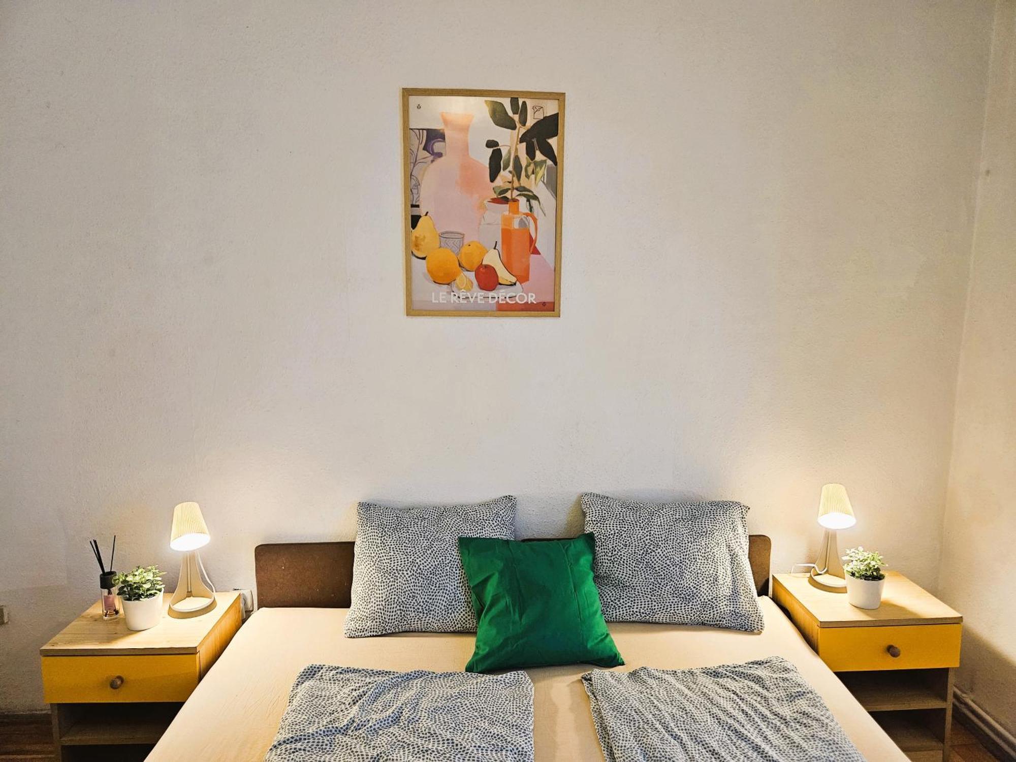 Cozy Rooms Near The New York Cafe With Private Bathroom — Photos 3