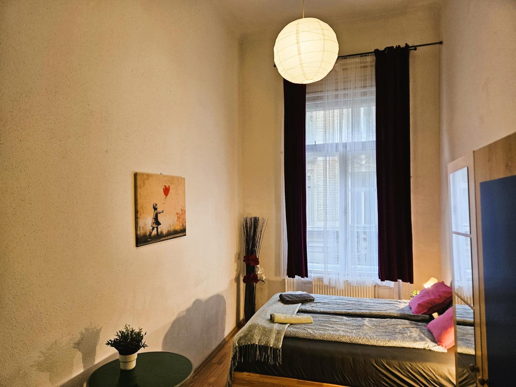 Cozy Rooms Near The New York Cafe With Private Bathroom, Budapest